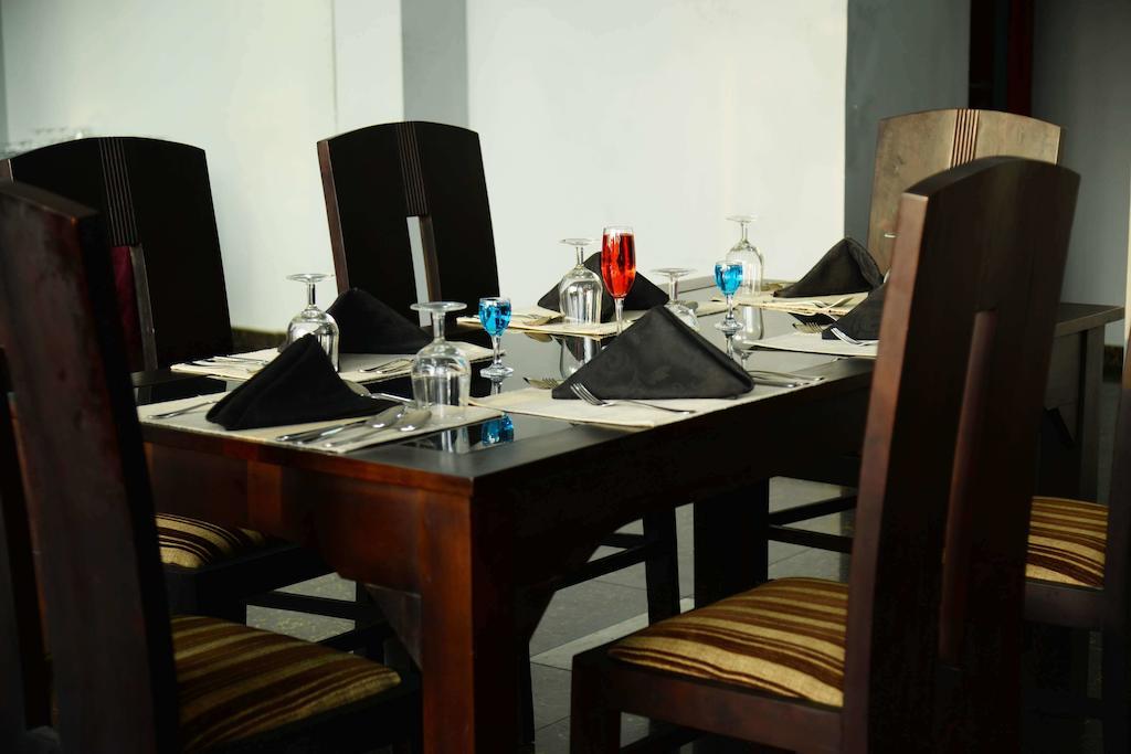 Lazaani Hotel Colombo Luaran gambar